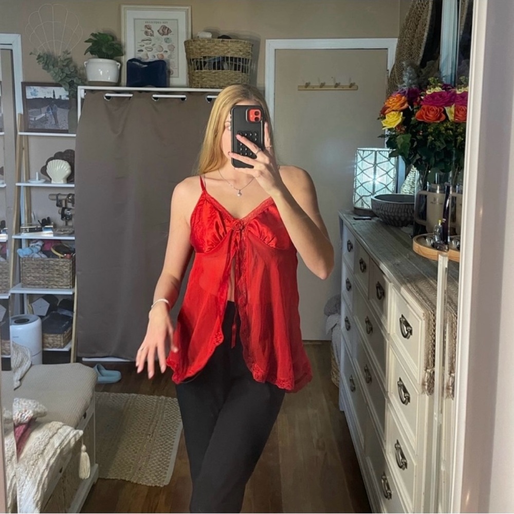 Vintage delicates red split front blouse tank top with rose details - Picture 7 of 16